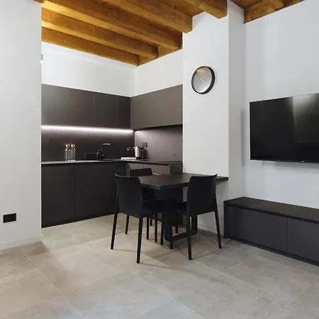 Just Urban - Boutique With Parking And Gym Mediolan